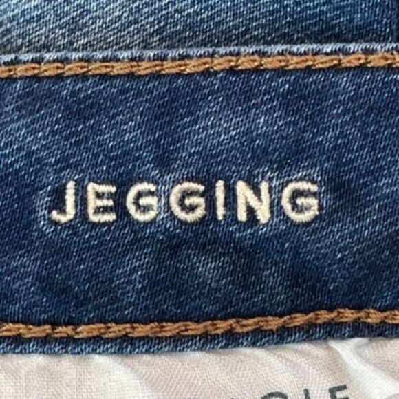 American Eagle Jegging Super Stretch Size 12 Medium Wash Distressed Patches AE - Picture 8 of 9